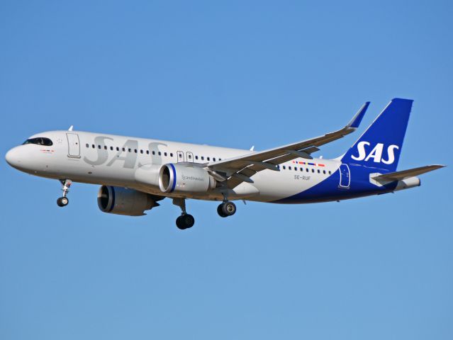 Airbus A320neo (SE-RUF) - Kystvejen RWY22L