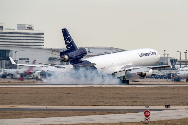 Boeing MD-11 (D-ALCA) - Now that's an arrival.