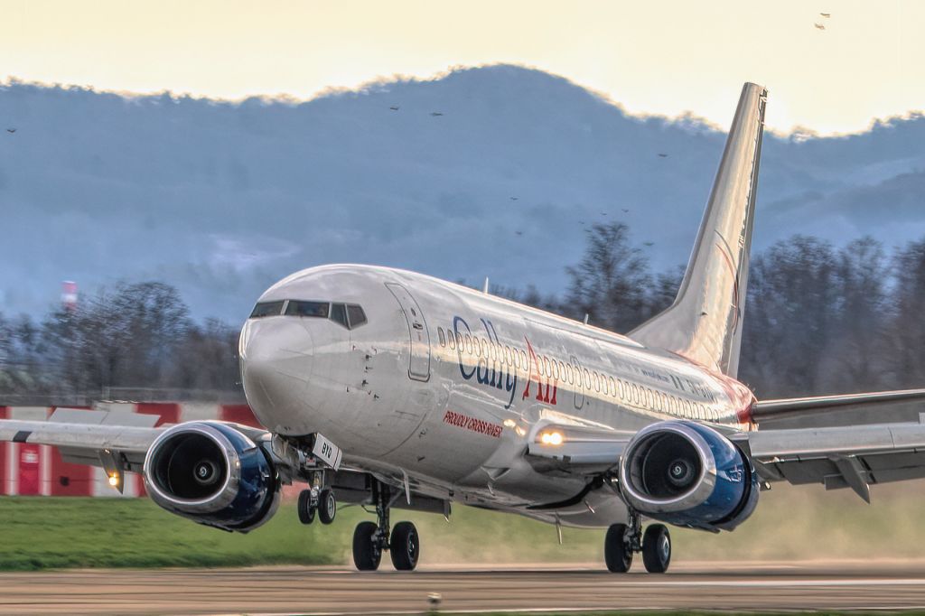 Boeing 737-700 (5N-BYQ)