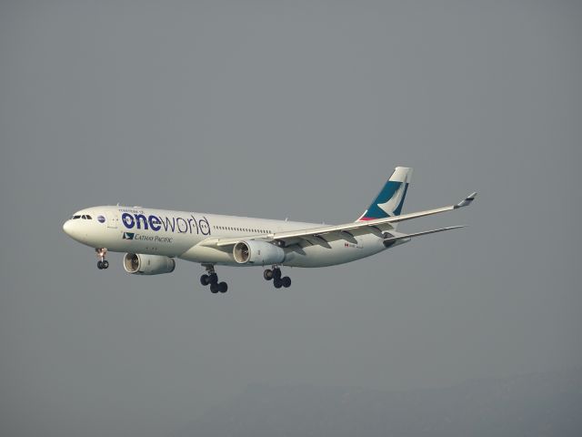 Airbus A330-300 (B-HLU)