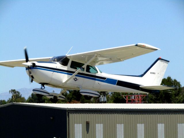 Cessna Skyhawk (N20051) - Taking off RWY 24