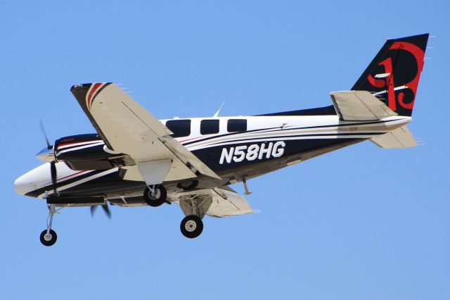 Beechcraft Baron (58) (N58HG)