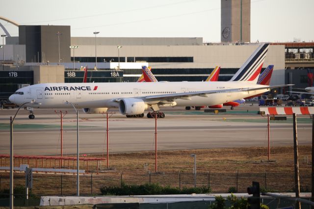 BOEING 777-300ER (F-GSQM)