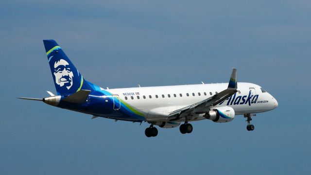 Embraer 175 (N636QX) - QXE2228 from KSFO on final to KPAE Rwy 16R on 8.19.22. (E175LR / Msn 17000749).