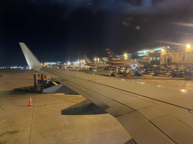 Boeing 737-800 (N829NN) - Boarding at gate 38, heading to Norfolk.