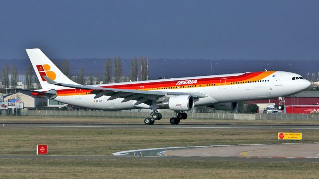 Airbus A330-300 (EC-LUB) - Landing 06==>24.