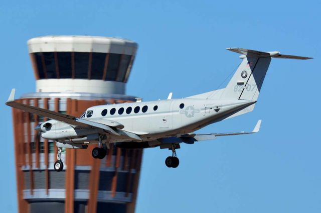 16-8207 — - Marine Corps Beech UC-12W BuNo 168207 of VMR-2 based at MCAS Miramar at Phoenix Sky Harbor on January 24, 2016.  