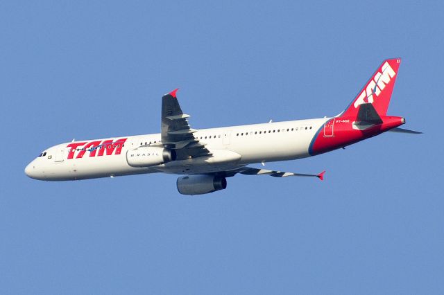 Airbus A321 (PT-MXI)