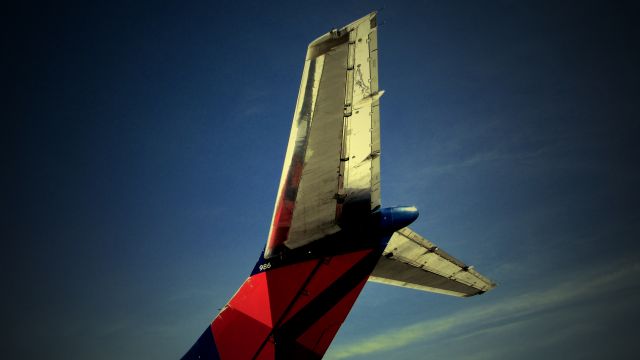 McDonnell Douglas MD-88 —