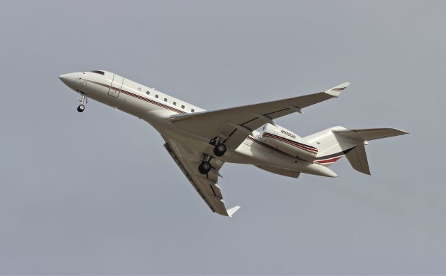 Bombardier Global 5000 (N100QS)