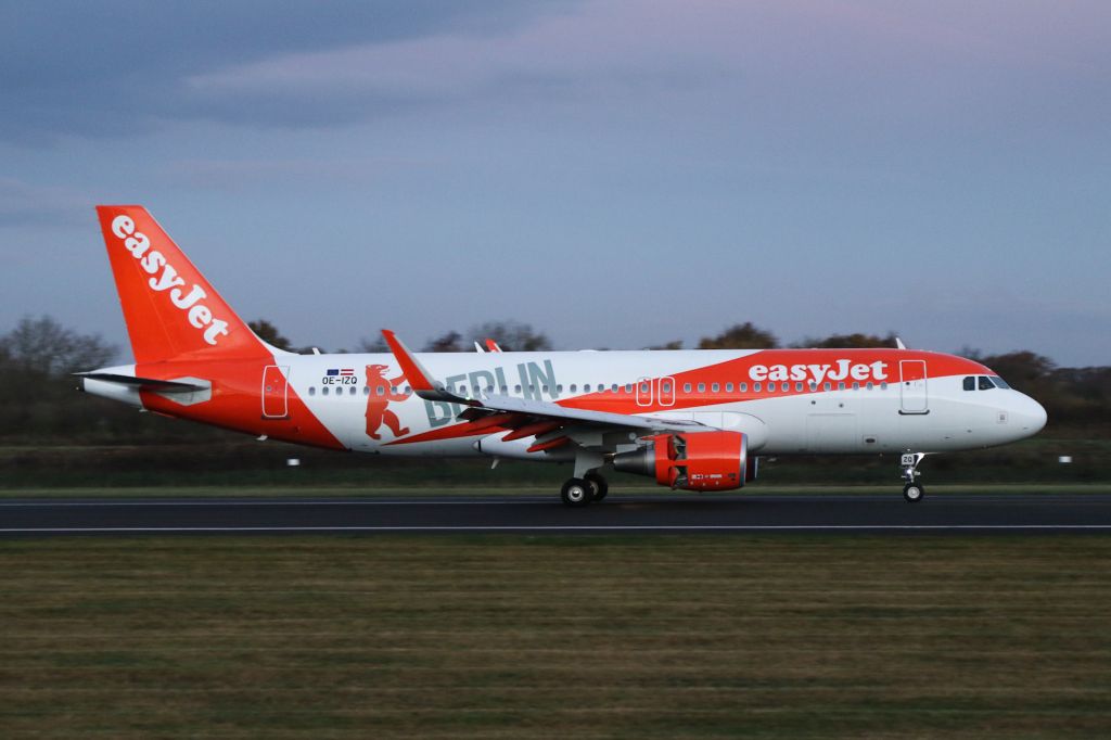 Airbus A320 (OE-IZQ) - EJU2921 arriving from Milan (MXP)