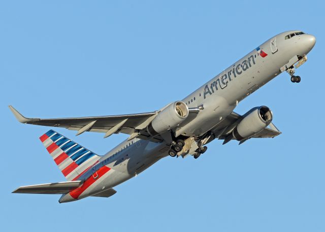 Boeing 757-200 (N204UW)