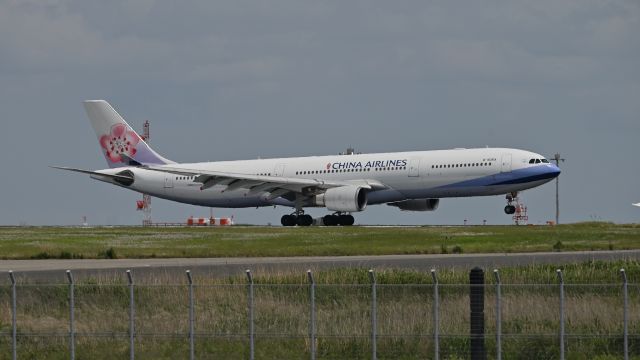 Airbus A330-300 (B-18359) - May 26, 2024br /China Airlines, Airbus A330(B-18359)br /Landing at RWY22.