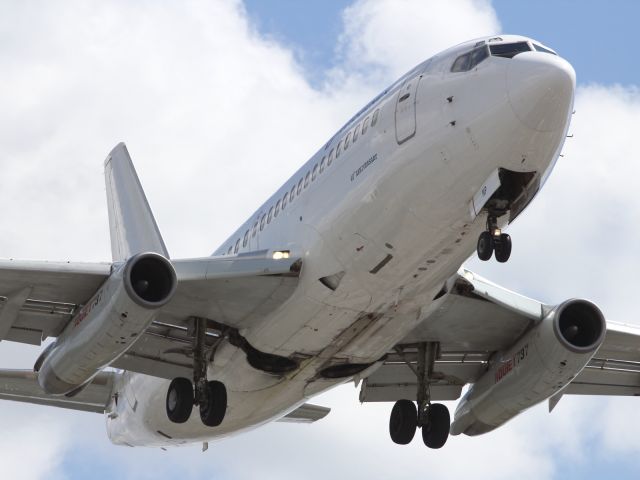 Boeing 737-700 (YU-ANP) - A very rare sight of a B737-200, Aviogenex approaches runway 027R at London Heathrow.