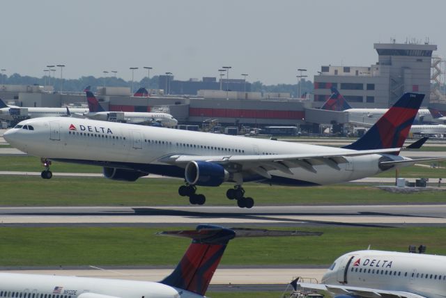 Airbus A330-300 (N808NW)