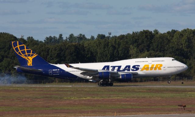 Boeing 747-400 (N263SG) - Kickoff for football season! The Miami Dolphins arrive to Bedford Hanscom Airfield on 9/12/20 on Atlas Air B744.