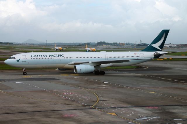 Airbus A330-300 (B-HLS)