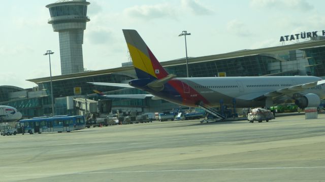 Airbus A330-300 (HL8259)