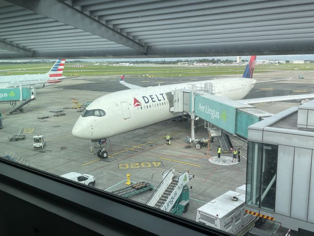 Airbus A350-900 (N570DZ)