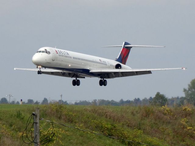 McDonnell Douglas MD-88 (N923DL)