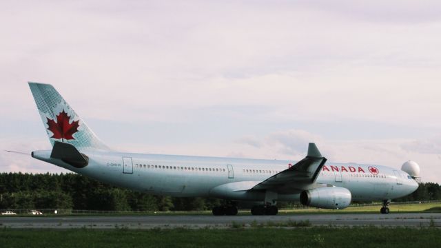 Airbus A330 (C-GHKW) - Takeoff roll Runway 25 for LHR 2010:08:17. 17:35