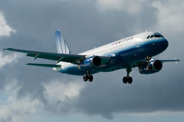 Airbus A320 (N411UA)