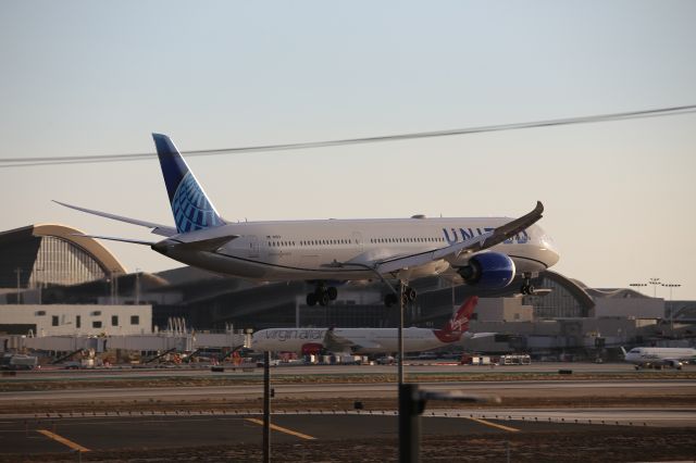 BOEING 787-10 Dreamliner (N13013)