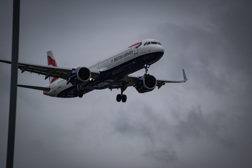 Airbus A321neo (G-NEOS) - Had a long layover in London... Decided to check out the famed Myrtle Ave, and turns out, when 27L is the arriving runway, it is quite a show!
