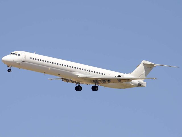 McDonnell Douglas MD-83 (N836NK) - Plain vanilla