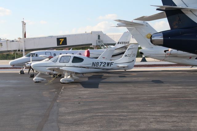 Cirrus SR-22 (N872WF)