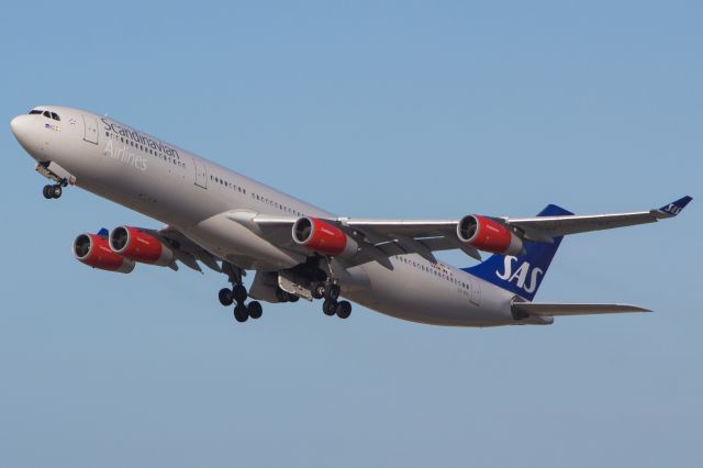 Airbus A340-300 (LN-RKG)