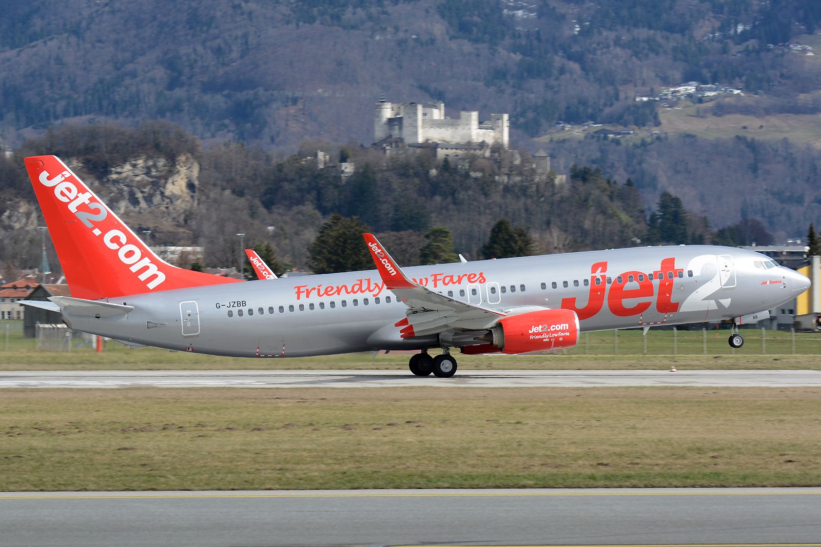 Boeing 737-800 (G-JZBB)