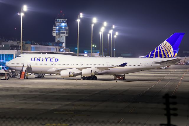 Boeing 747-400 (N120UA)