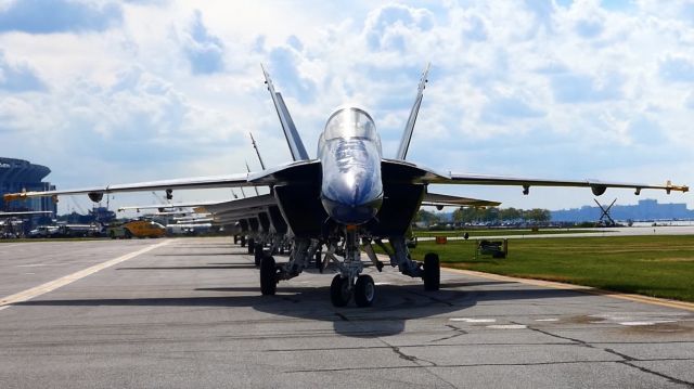 McDonnell Douglas FA-18 Hornet (16-5536) - Turnin’ In!!