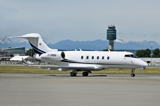 Bombardier Challenger 300 (C-GRBA)