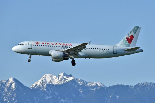 Airbus A320 (C-FPDN) - A mismatched nose cone