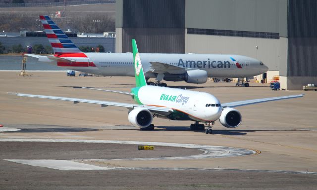 Boeing 777-200 (B-16783)