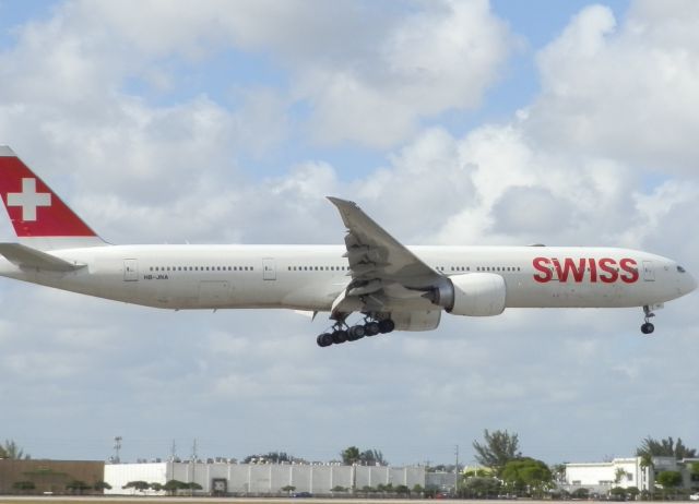 BOEING 777-300ER (HB-JNA) - Arriving from Zurich,Kloten(ZRH/LSZH)