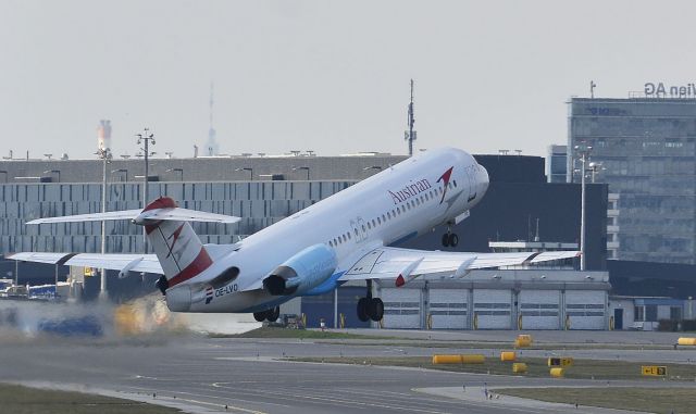 Fokker 100 (OE-LVO)