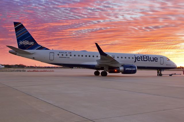 Embraer ERJ-190 (N353JB)