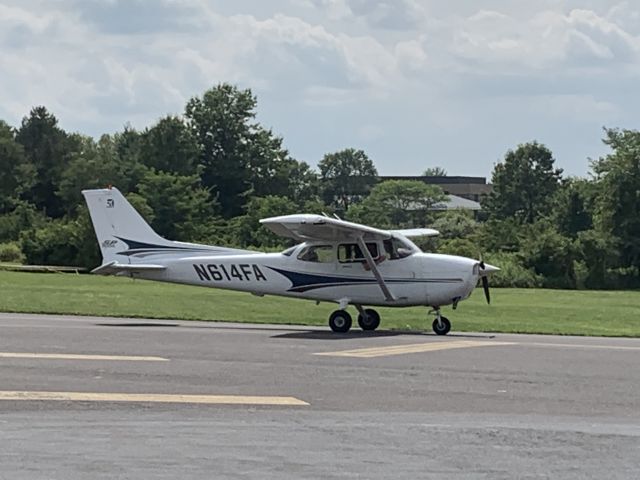 Cessna Skyhawk (N614FA) - N614FA (C172) departing Wings Field (KLOM) br /Photo Date: August 9, 2021