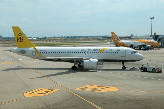 Airbus A320neo (V8-RBE)