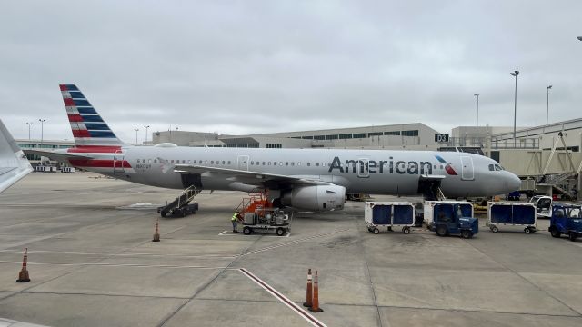 Airbus A320 (N917UY)