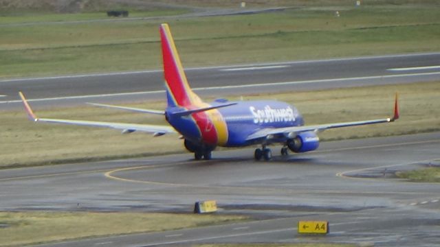 Boeing 737-700 (N929WN) - A Southwest 737-700 headed to 28L. Date - Sep 22, 2018