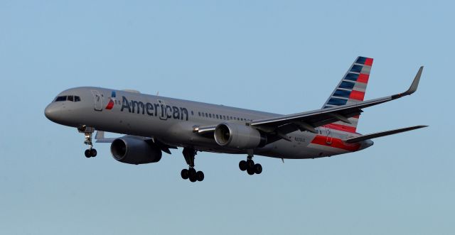 Boeing 757-200 (N200UU) - phoenix sky harbor 22NOV19