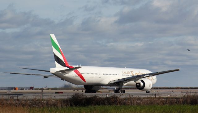 BOEING 777-300ER (A6-EGU)