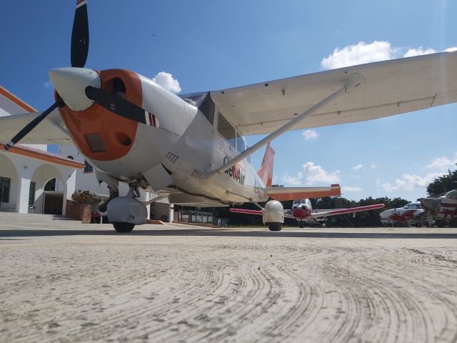 Cessna 206 Stationair (N2400T)