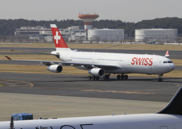 Airbus A340-300 (HB-JMO)