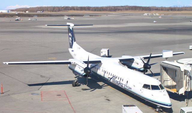 de Havilland Dash 8-400 (N450QX)