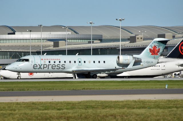 Canadair Regional Jet CRJ-200 (C-GXJA)